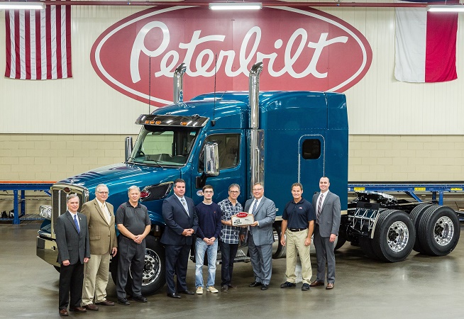 Peterbilt rueda el primer modelo 567 Heritage