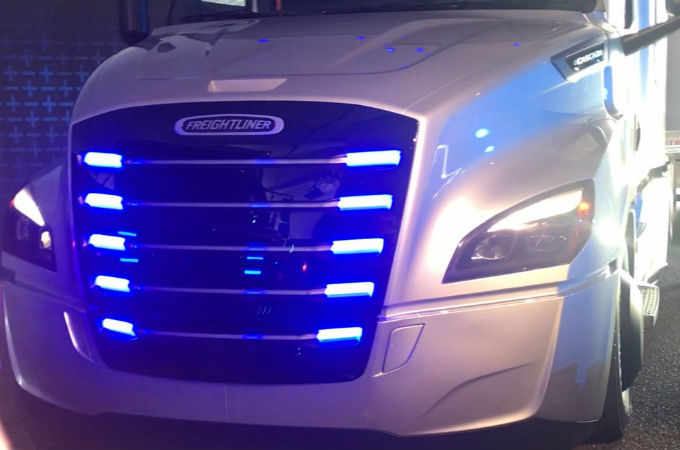 eCascadia Freightliner