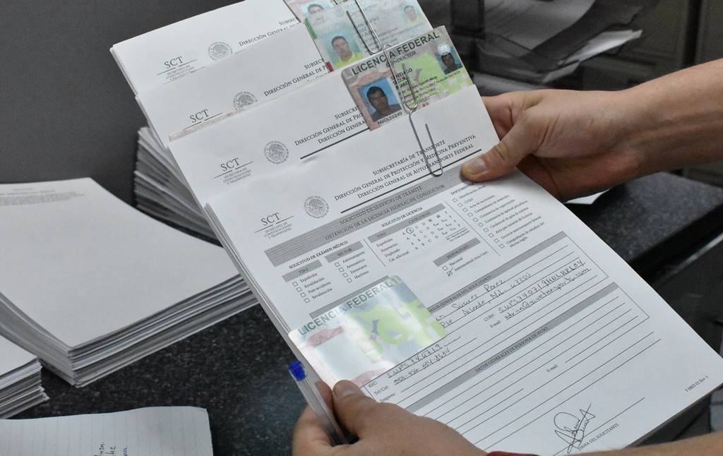 Se detiene expedición de licencias federales