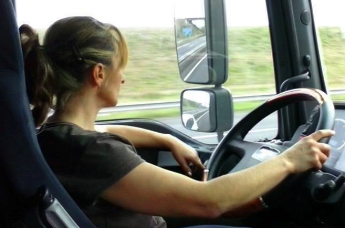 Baja participación de mujeres en el autotransporte